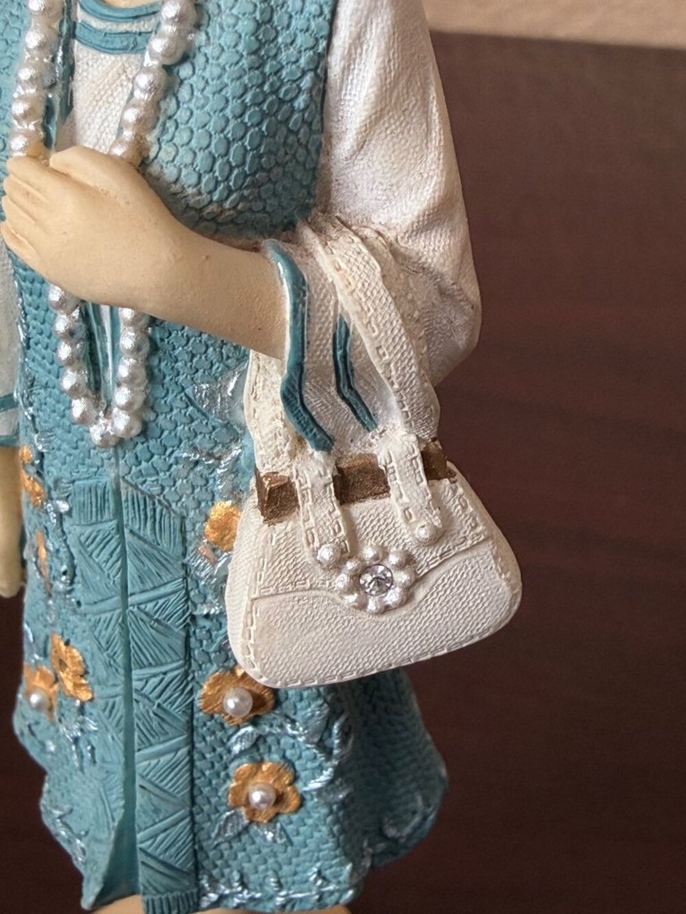 Vintage Women of the World Lady Elizabeth of London Resin Figurine 5.5" - Picture 8 of 12